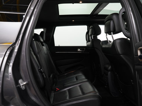 Used 2016 Jeep Grand Cherokee Limited w/ Luxury Group II image 11