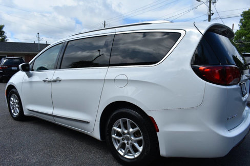 Used 2020 Chrysler Pacifica Touring-L image 32