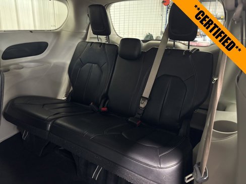 Certified 2022 Chrysler Pacifica Touring-L image 15