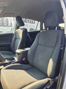 Used 2015 Toyota RAV4 LE image 4