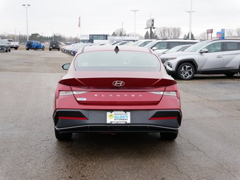 New 2025 Hyundai Elantra SEL image 4