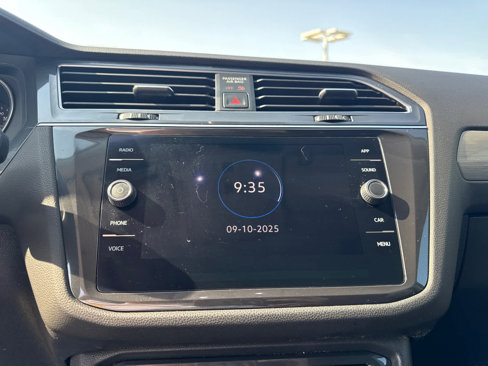 Used 2021 Volkswagen Tiguan SE w/ Panoramic Sunroof Package image 17