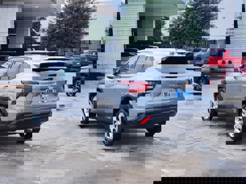 Used 2025 Chevrolet Trax LS w/ LS Convenience Package image 7