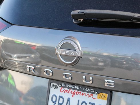 Used 2023 Nissan Rogue SL image 10