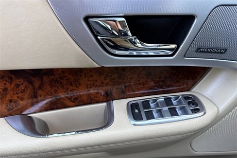 Used 2013 Jaguar XF 3.0 image 11