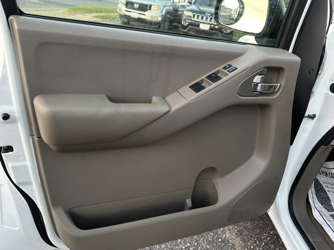Used 2009 Nissan Frontier SE w/ SE Value Truck Pkg image 13