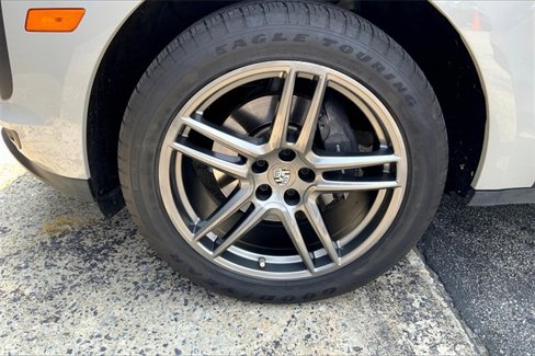 Certified 2020 Porsche Macan image 15