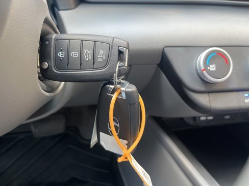 Certified 2025 Hyundai Elantra SE image 37