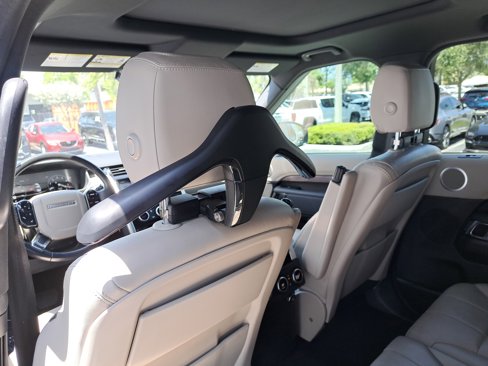 Used 2020 Land Rover Discovery HSE image 14