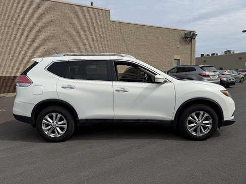 Used 2015 Nissan Rogue SV image 4
