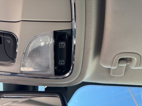 Used 2015 Jeep Cherokee Trailhawk w/ Comfort/Convenience Group image 48