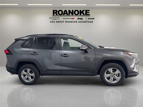 Used 2022 Toyota RAV4 XLE image 7