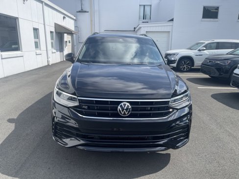 Certified 2022 Volkswagen Tiguan SE R-Line image 3
