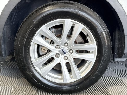 Used 2018 Ford Explorer XLT w/ Equipment Group 202A image 12