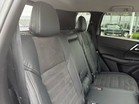 Used 2023 Mitsubishi Outlander SE image 36