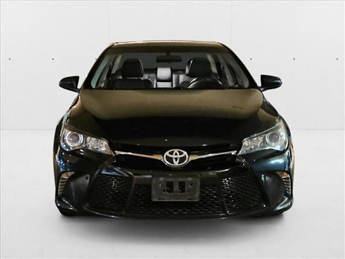 Used 2017 Toyota Camry SE w/ Moonroof Package image 2