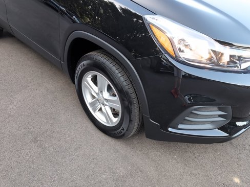 Used 2021 Chevrolet Trax LS w/ Tint and Cruise Package image 2