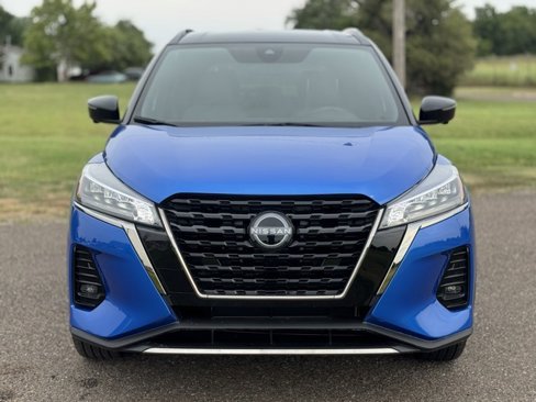 Used 2023 Nissan Kicks SR w/ SR Premium Package image 2