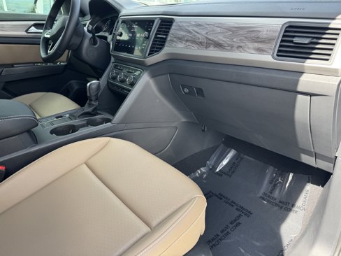 Certified 2020 Volkswagen Atlas Cross Sport SE w/ Panoramic Sunroof Package image 10