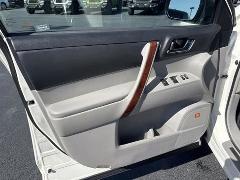 Used 2013 Toyota Highlander Limited image 9