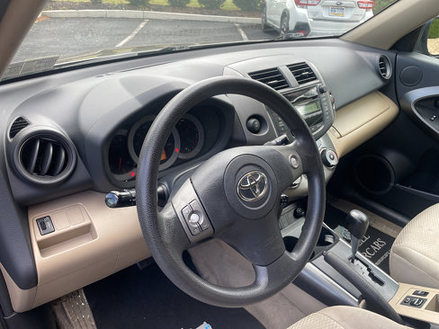 Used 2011 Toyota RAV4 4WD image 25