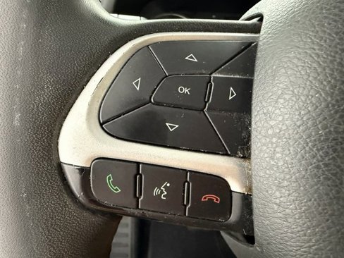 Used 2019 Jeep Renegade Latitude image 9