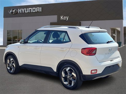 Certified 2023 Hyundai Venue SEL image 4