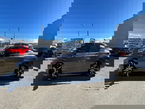 Used 2018 Toyota Camry SE image 5