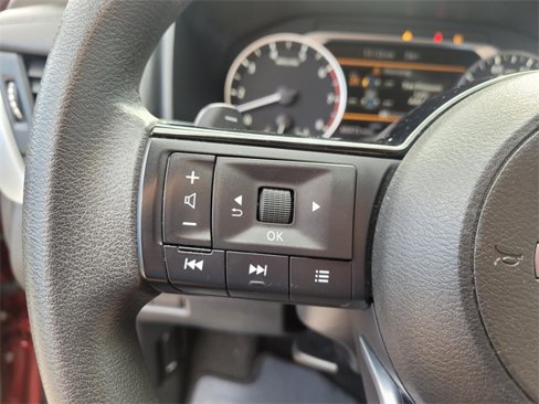 Used 2023 Nissan Rogue SV image 27