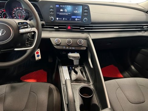 Used 2022 Hyundai Elantra SE image 13
