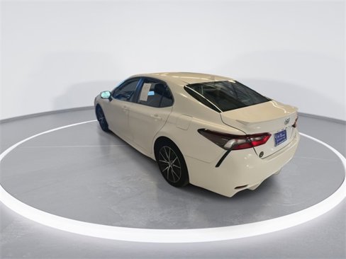Used 2021 Toyota Camry SE image 9