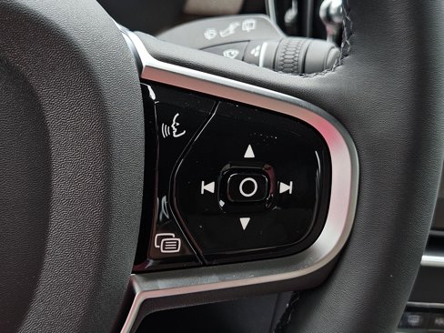 New 2025 Volvo XC90 B5 Plus w/ Protection Package Premier image 17