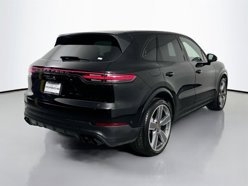 Certified 2023 Porsche Cayenne Platinum Edition image 7