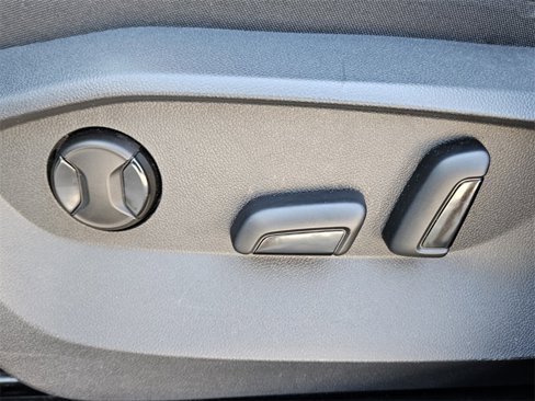 Certified 2024 Volkswagen Taos SE image 25