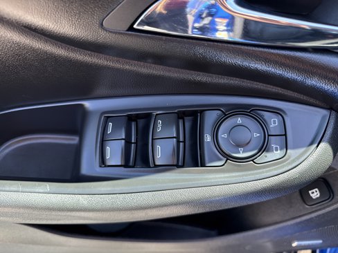Used 2016 Chevrolet Volt Premier w/ Driver Confidence Package image 18