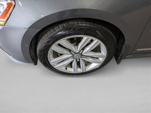 Used 2017 Volkswagen Passat 1.8T SEL Premium image 24