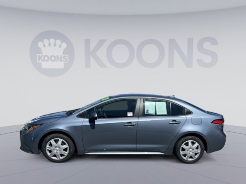 Used 2020 Toyota Corolla LE image 2