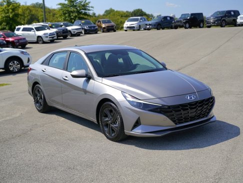 Used 2023 Hyundai Elantra SEL image 3