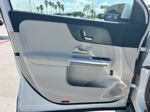 Certified 2025 Mercedes-Benz GLA 250 image 9