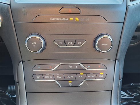 Used 2020 Ford Edge SE image 14