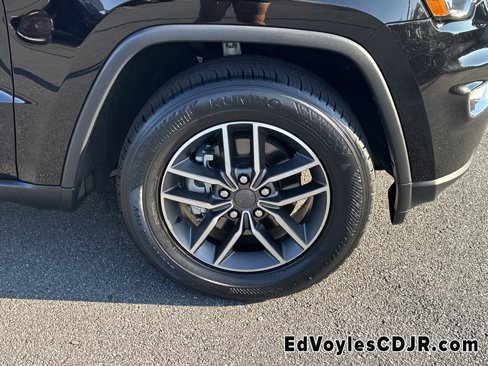 Used 2020 Jeep Grand Cherokee Laredo w/ Laredo X Package image 11