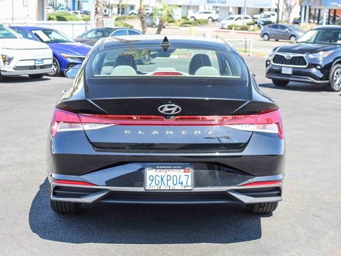 Certified 2023 Hyundai Elantra SEL w/ Convenience Package image 9