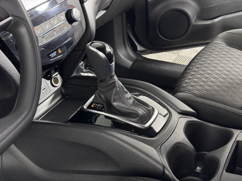 Used 2020 Nissan Rogue S image 17