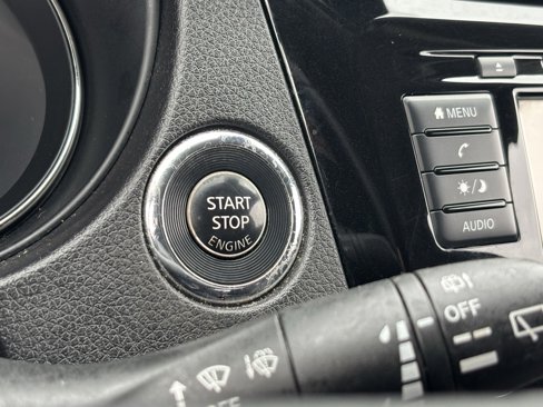 Used 2019 Nissan Rogue SV image 5