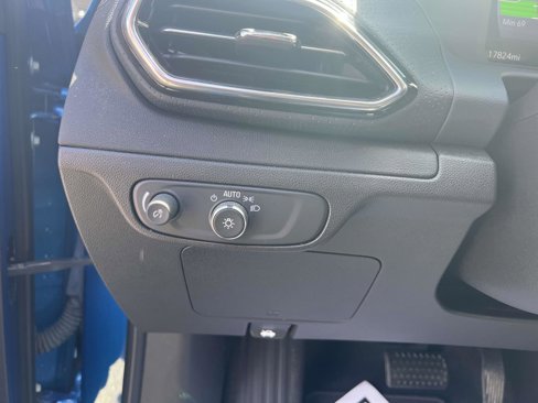 Used 2022 Chevrolet Bolt EUV Premier w/ Sun & Sound Package image 19