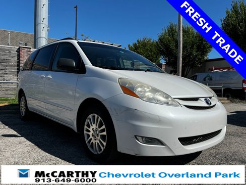 Used 2010 Toyota Sienna XLE image 1