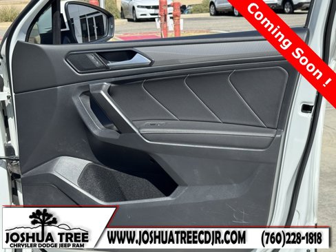 Used 2022 Volkswagen Tiguan SE image 32