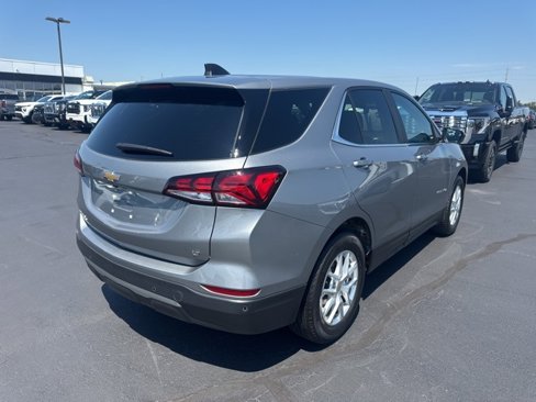 Used 2024 Chevrolet Equinox LT image 3
