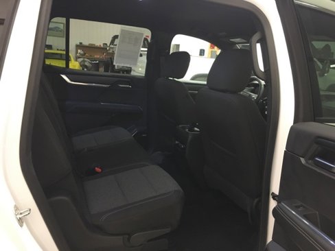 Used 2025 GMC Acadia Elevation image 15