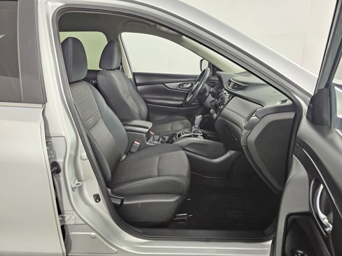 Used 2018 Nissan Rogue SV image 12